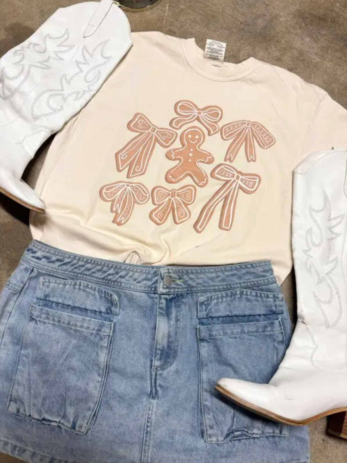 Gingerbread Cookies & Bows Tee
