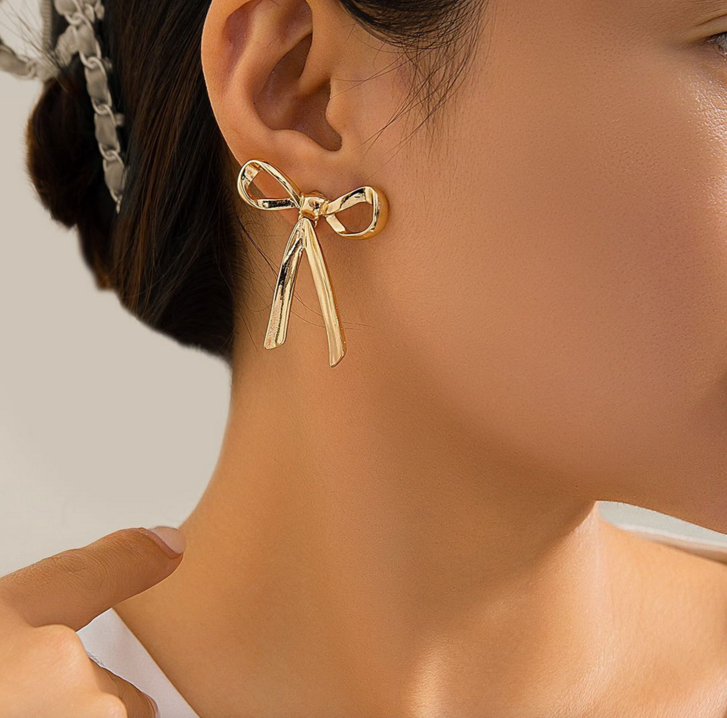 Movable Bow Earrings, Gold